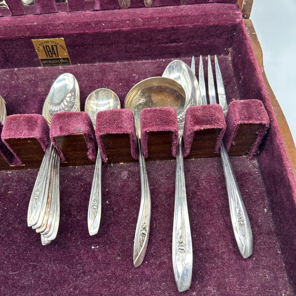 Silver Tulip by International Silver Silver Plate Flatware 56 Piece Set